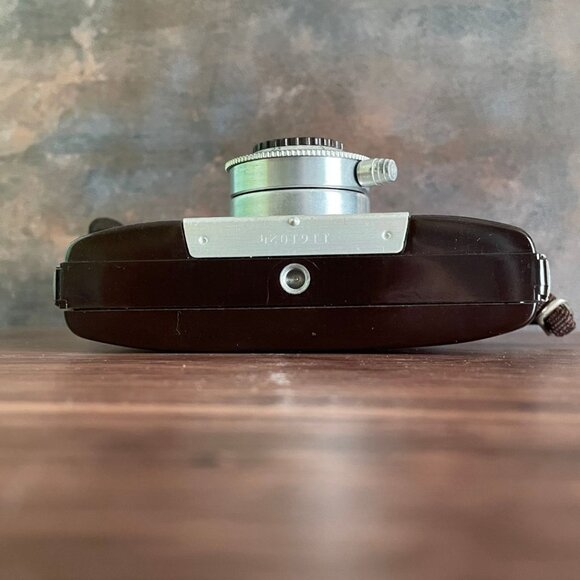 Vintage Kodak Pony 135 Camera with Leather Case (1950's) - Picture 12 of 16